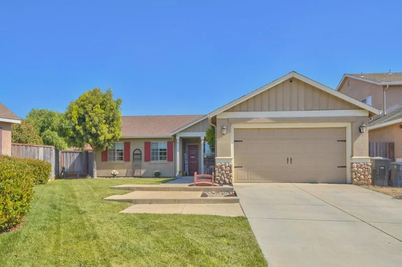 19 Chablis, Salinas, CA 93906