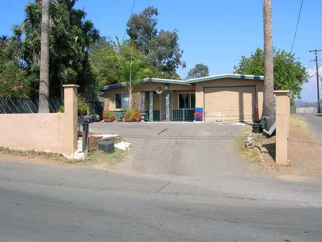 125 Plymouth Drive, Vista, CA 92083