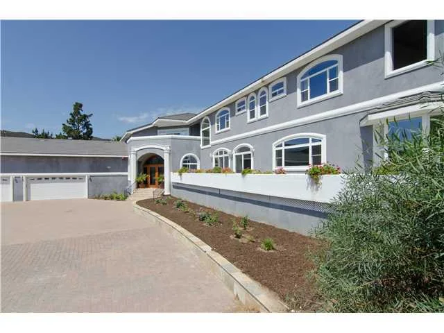 25445 Jesmond Dene Road, Escondido, CA 92026