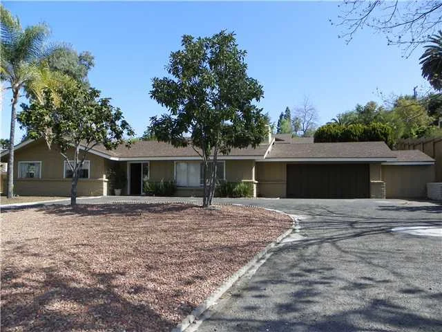 1002 Chestnut Drive, Escondido, CA 92025