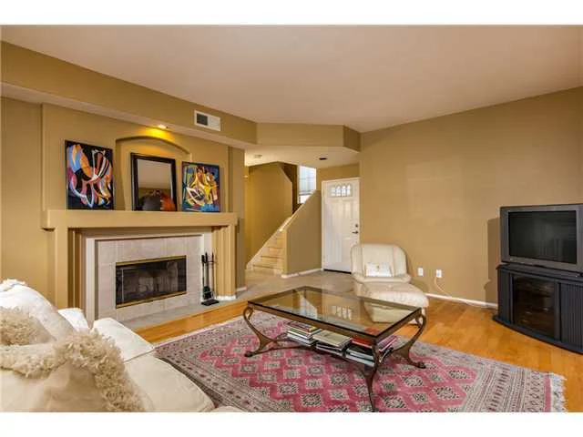 8587 Via Mallorca #F, La Jolla, CA 92037