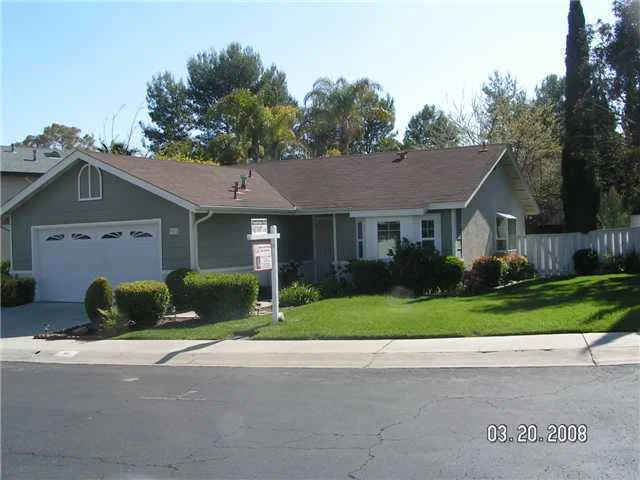 913 Sheffield Drive, Vista, CA 92081
