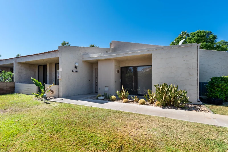 2544 Whitewater Club #C, Palm Springs, CA 92262