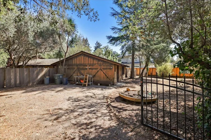1190 May Brown, Menlo Park, CA 94025
