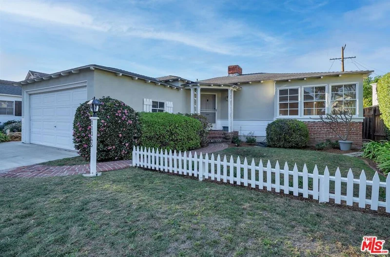 11345 Chenault, Los Angeles, CA 90049