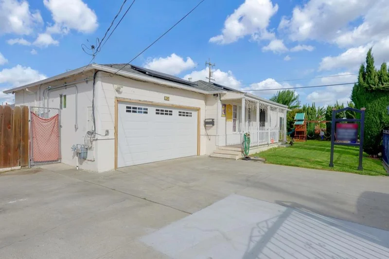 1247 Camellia, East Palo Alto, CA 94303