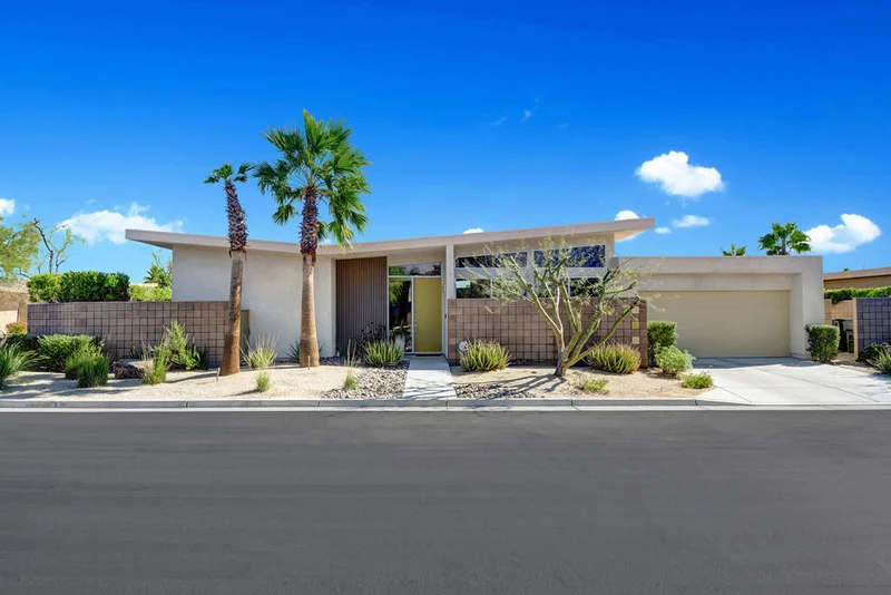2703 Alexander Club, Palm Springs, CA 92262