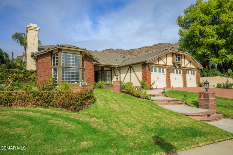 5505 Bromely, Oak Park, CA 91377