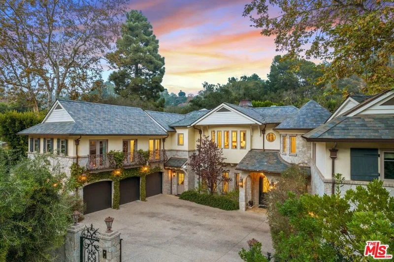 1900 Mandeville Canyon, Los Angeles, CA 90049