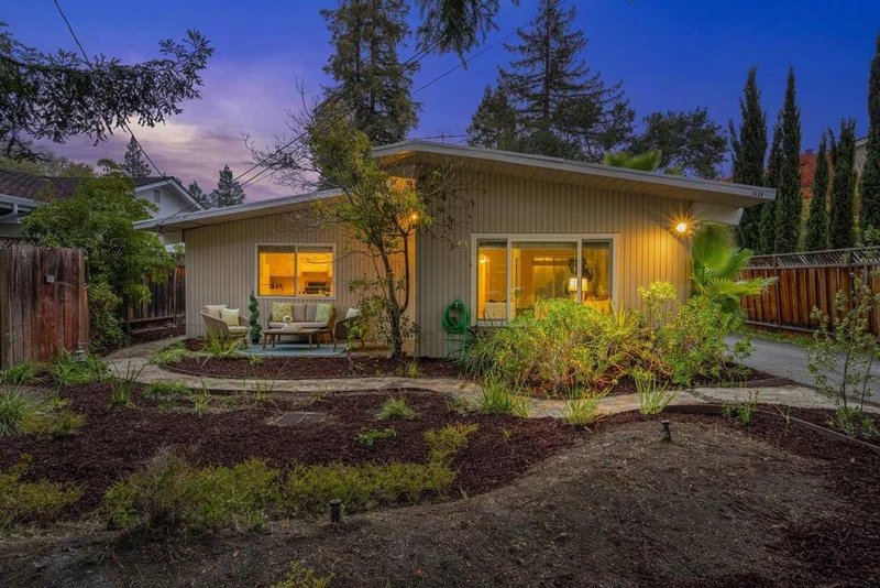 1035 Paradise, Palo Alto, CA 94306