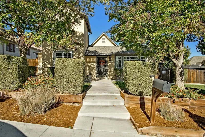 460 Vista Park Hill, Hollister, CA 95023