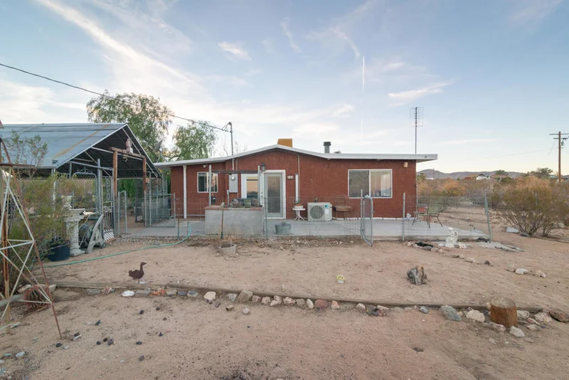 788 Cambria, Landers, CA 92285