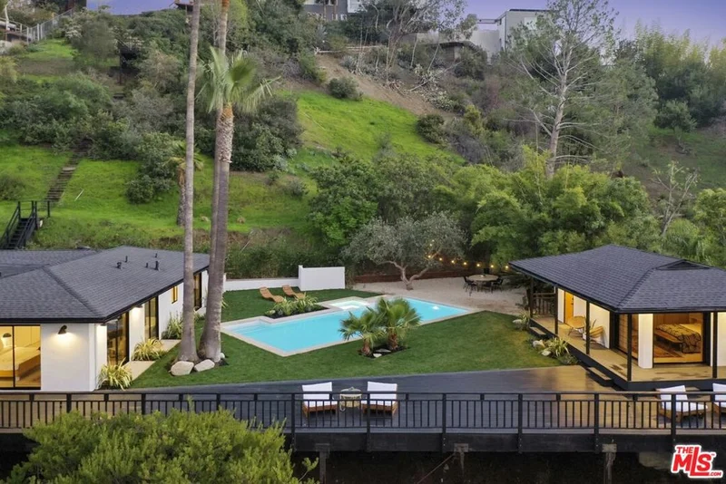 5606 Park Oak, Los Angeles, CA 90068