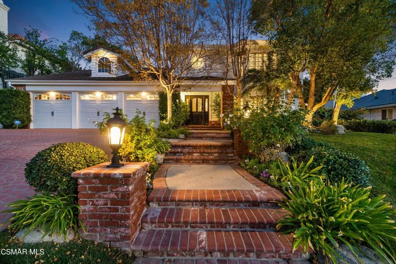 5470 Napoleon, Oak Park, CA 91377