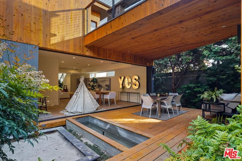561 Brooks, Venice, CA 90291