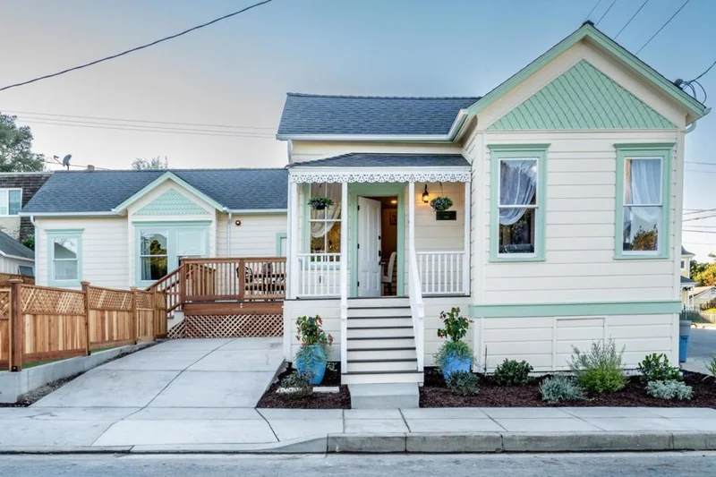 302 Park, Pacific Grove, CA 93950