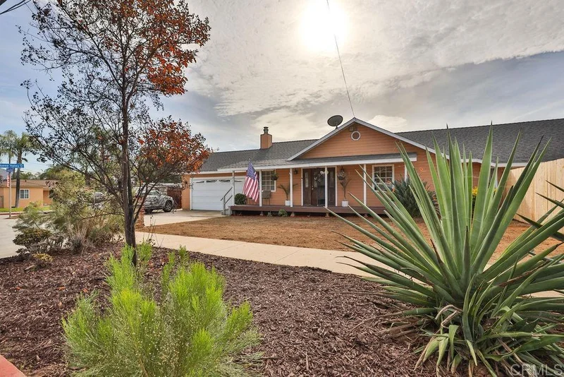 10127 Buena Vista, Santee, CA 92071