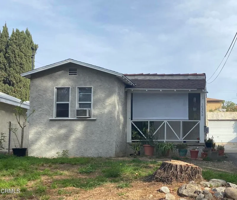 10250 Helendale, Tujunga, CA 91042