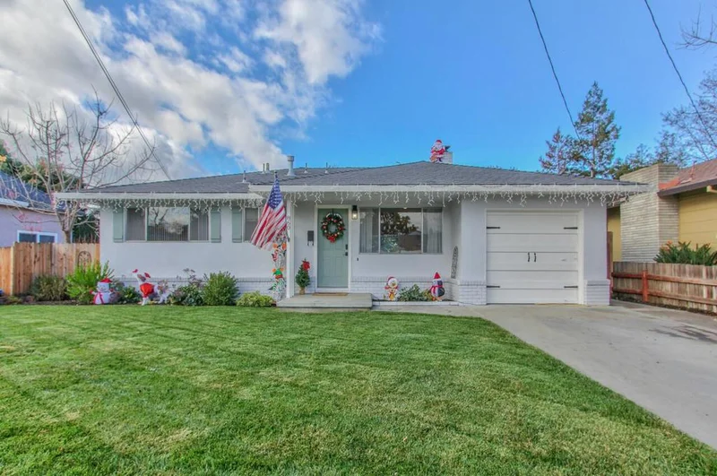 860 West, Hollister, CA 95023