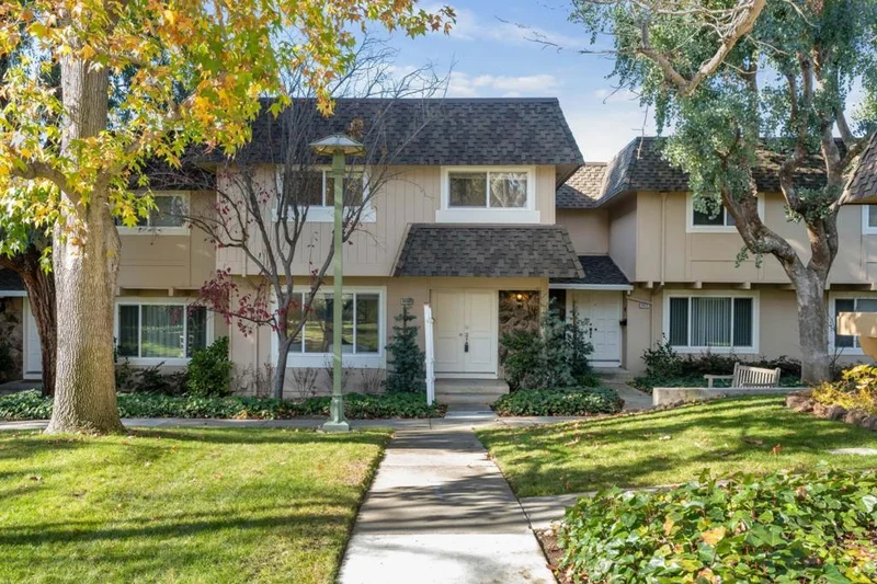 10092 Amador Oak, Cupertino, CA 95014
