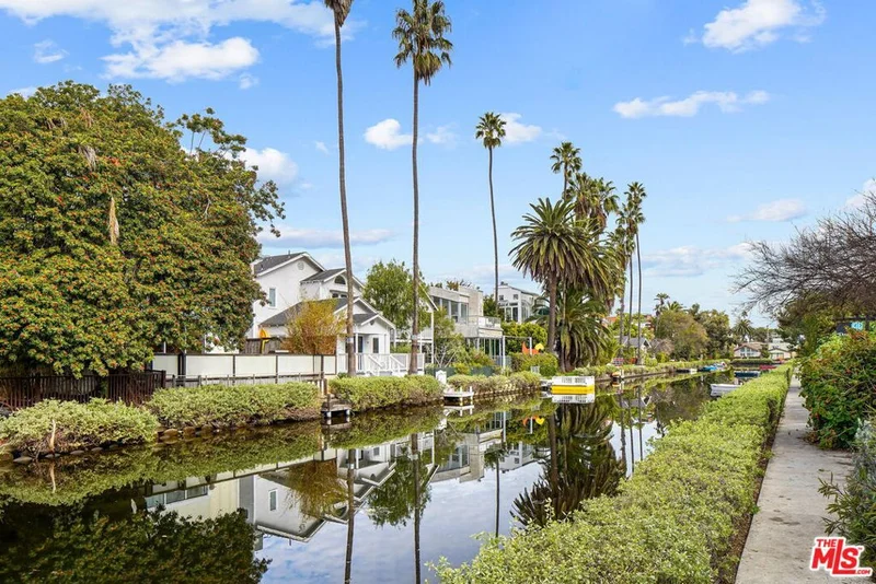 411 Linnie Canal, Venice, CA 90291