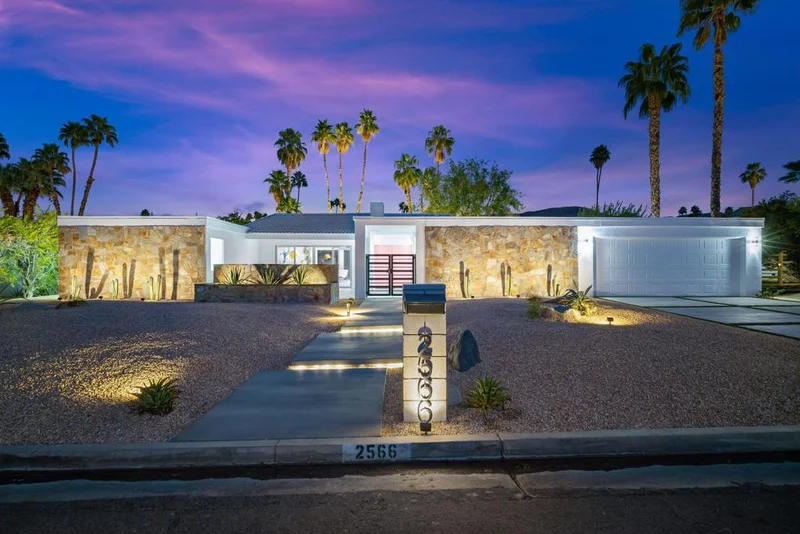 2566 Calle Palo Fierro, Palm Springs, CA 92264