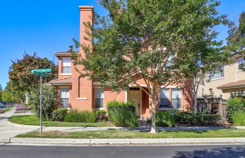 452 Nicholas, Mountain View, CA 94043