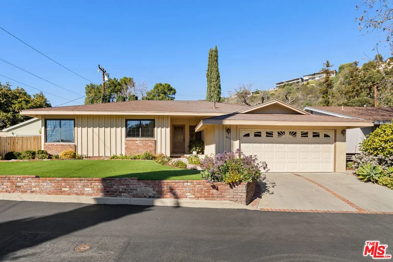 4111 Walton Oaks, Montrose, CA 91020