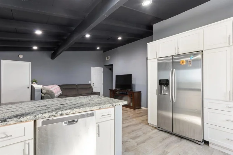 900 Lemon, Vista, CA 92084