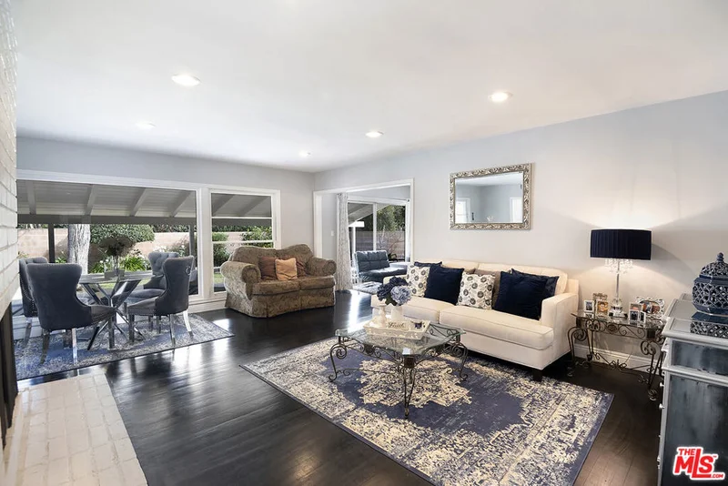 8456 Zelzah Avenue, Northridge, CA 91325