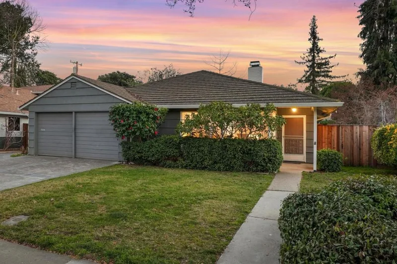 555 Hilbar, Palo Alto, CA 94303