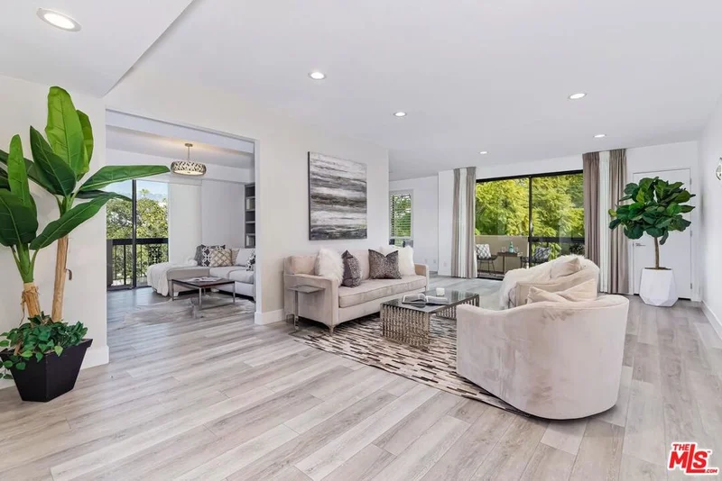 423 Palm #302, Beverly Hills, CA 90210