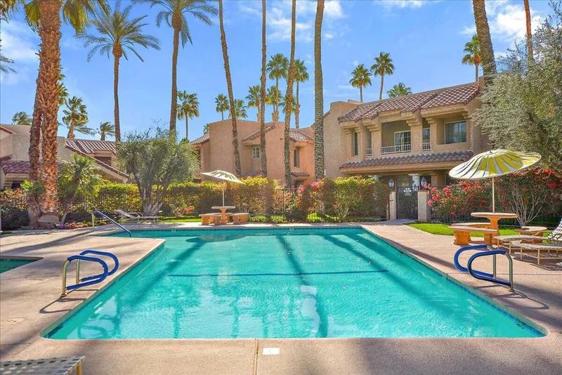 2700 Lawrence Crossley #33, Palm Springs, CA 92264