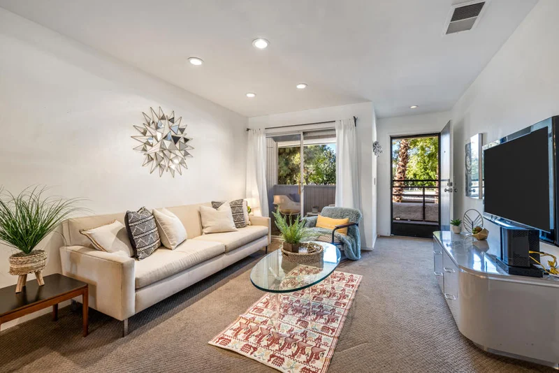 550 Villa #205, Palm Springs, CA 92262
