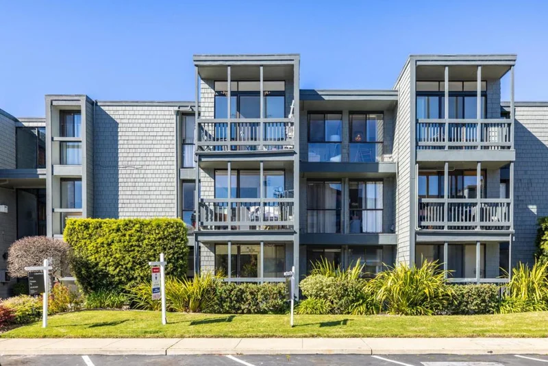 425 Anchor #104, San Mateo, CA 94404