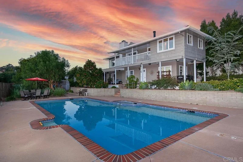 10409 Grandview Dr., La Mesa, CA 91941