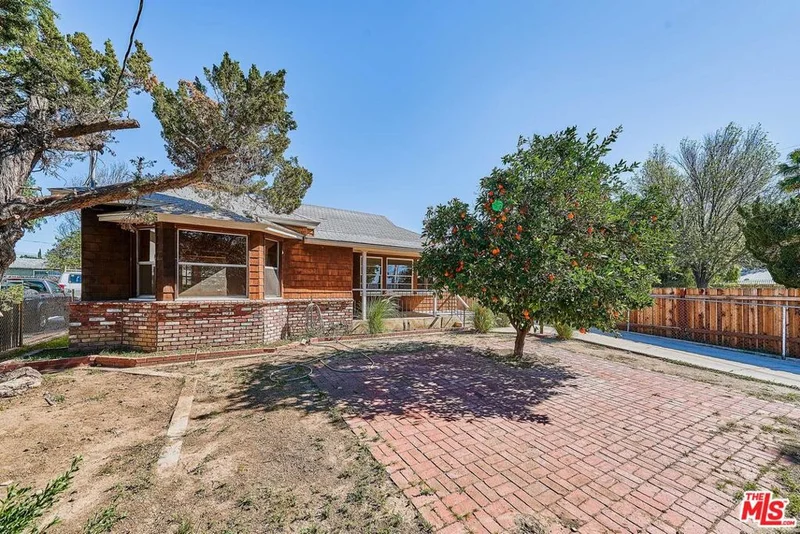 10208 Vassar, Chatsworth, CA 91311