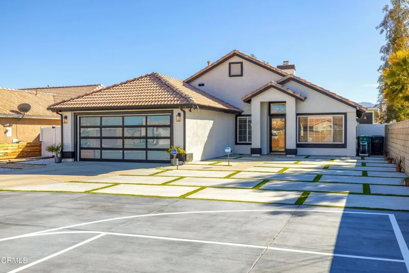 5560 Linden, Palmdale, CA 93552
