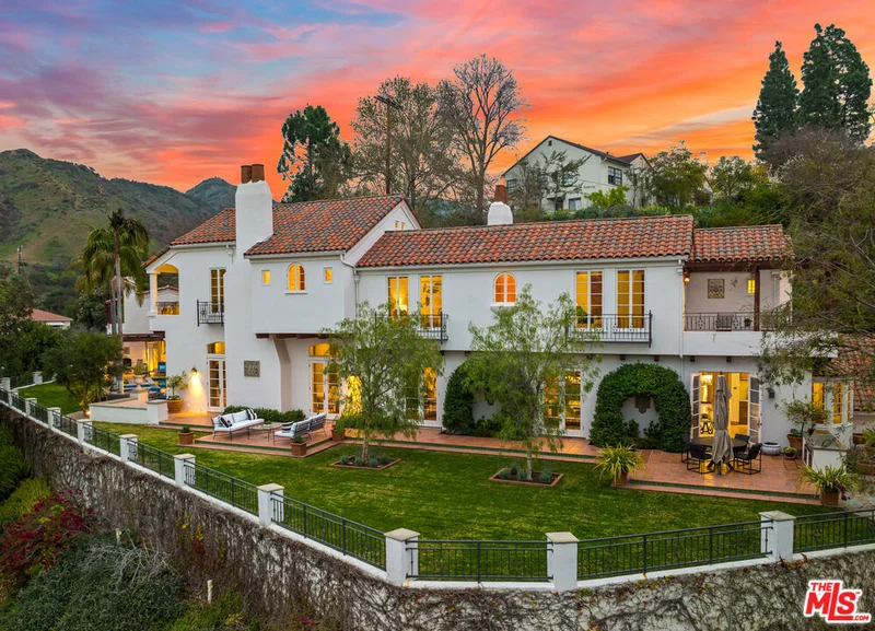 2568 Park Oak, Los Angeles, CA 90068