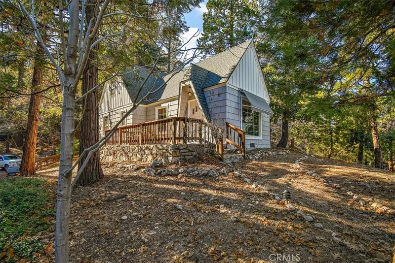 300 Terrace, Lake Arrowhead, CA 92352