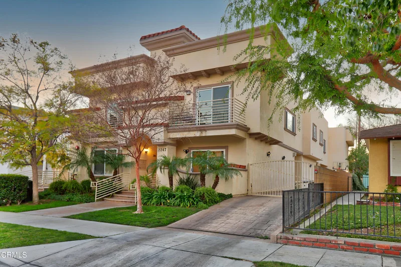 2247 Naomi #201, Burbank, CA 91504