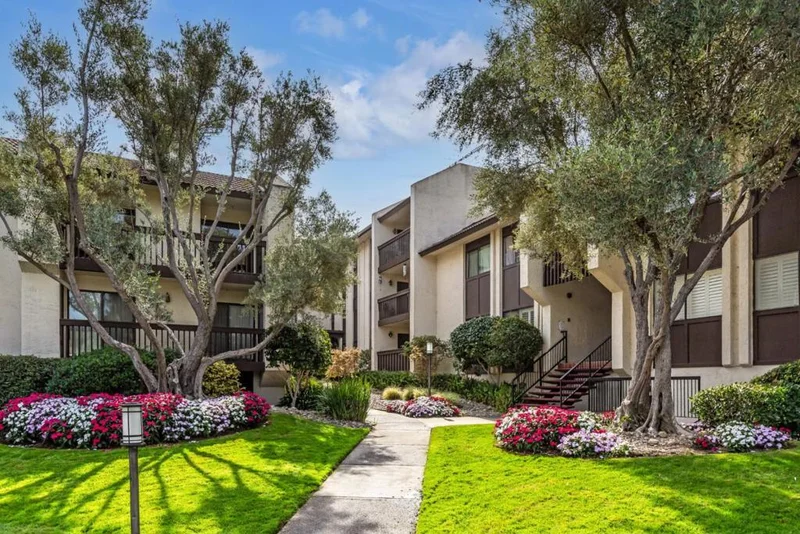 226 W Edith Avenue 20, Los Altos, CA 94022