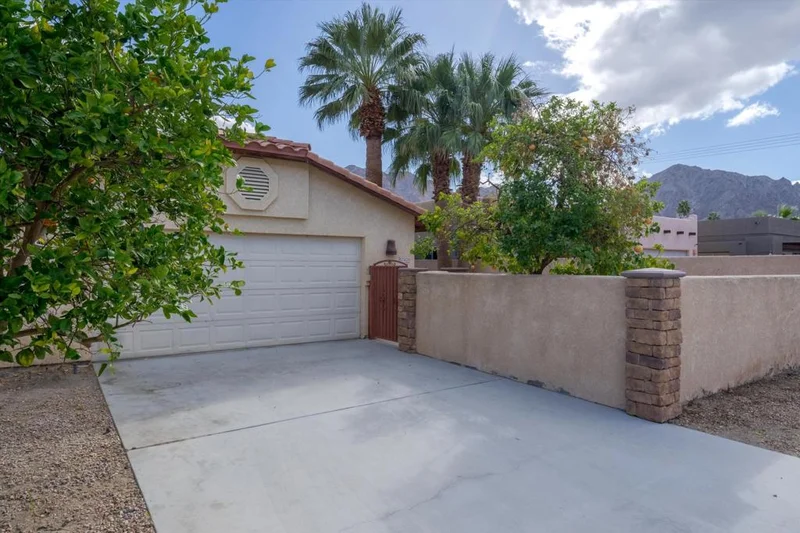 52420 Eisenhower, La Quinta, CA 92253