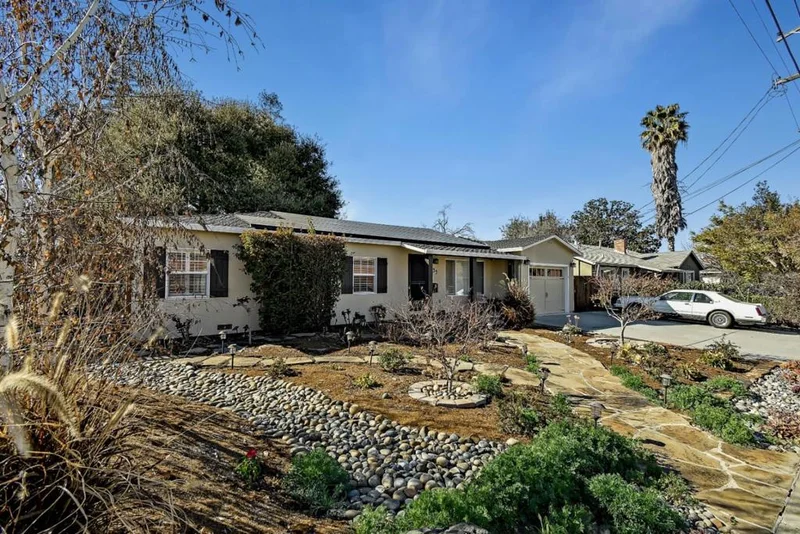 433 Daniel Way photo 2