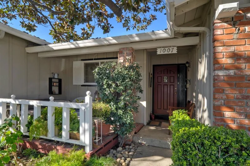1007 Almarida, San Jose, CA 95128