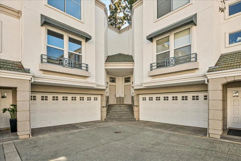 425 Navaro #115, San Jose, CA 95134