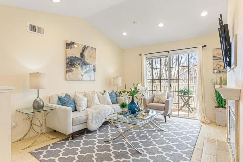 613 Arcadia #302, Sunnyvale, CA 94085