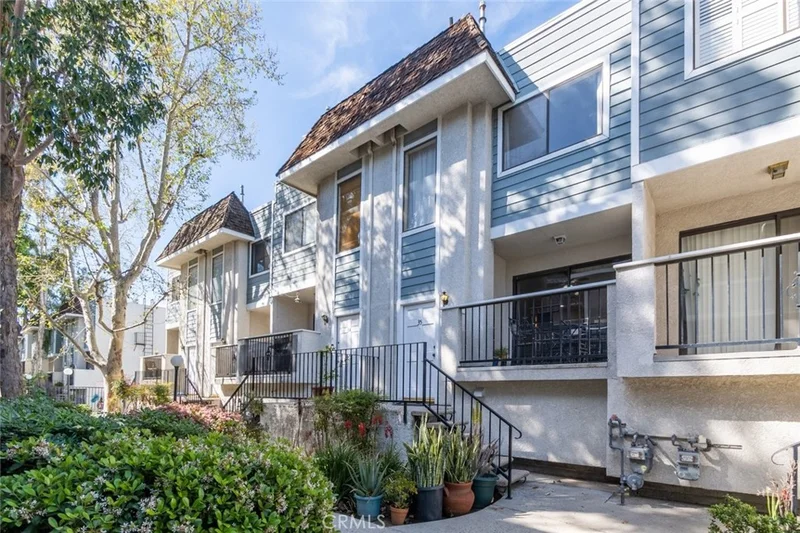 9144 Burnet #35, North Hills, CA 91343