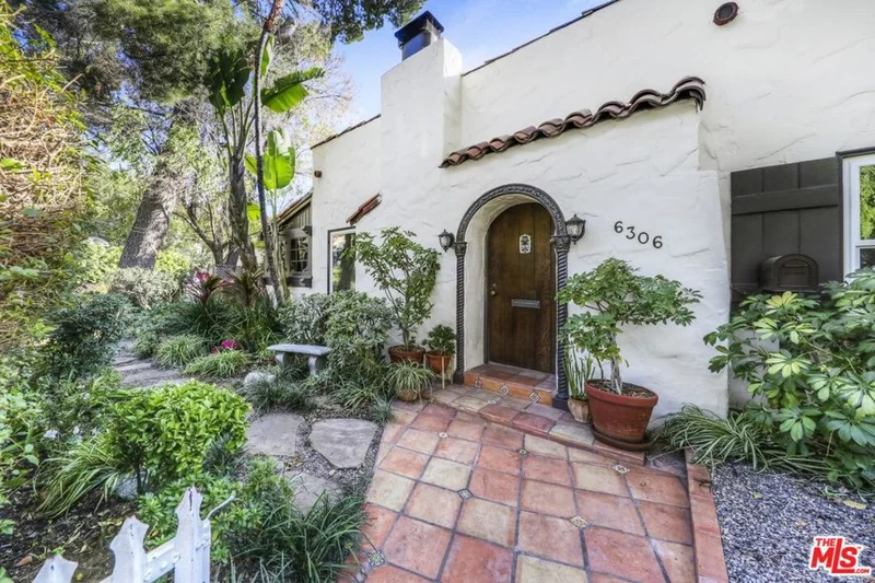 6306 Ivarene, Los Angeles, CA 90068