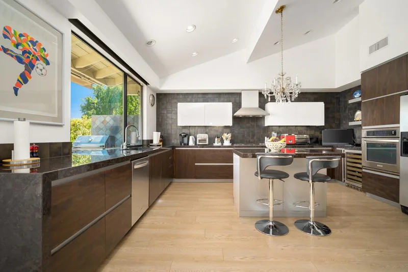 102 Tanglewood, Palm Desert, CA 92211